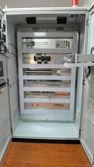 Gabinete de control PLC con HMI, automatización industrial